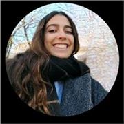 Bioquímica especializada en biomedicina, trabajando en investigación en el área de genética